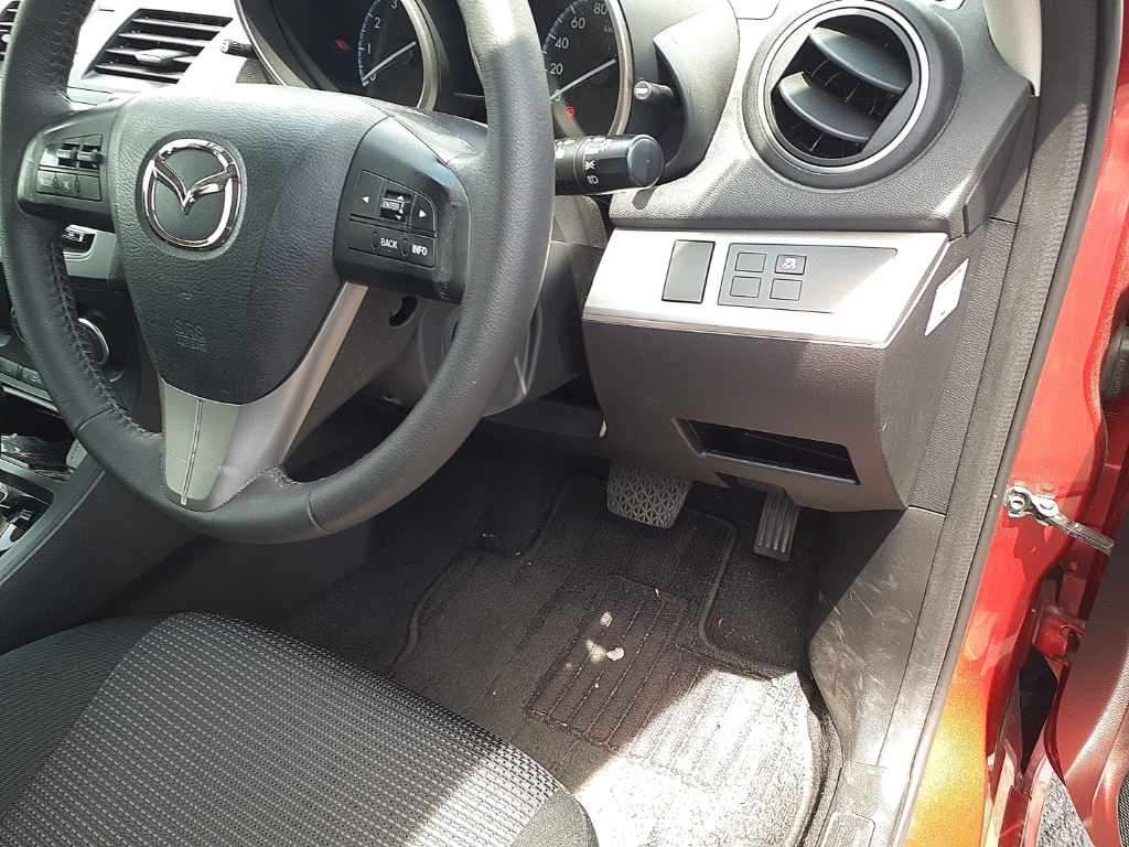 2013 Mazda AXELA