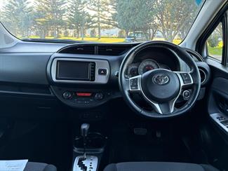 2016 Toyota Vitz - Thumbnail