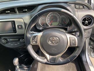 2016 Toyota Vitz - Thumbnail