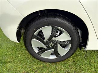2014 Honda FIT - Thumbnail