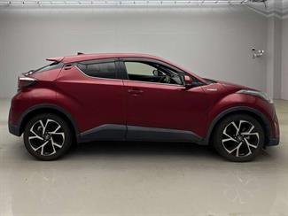 2017 Toyota C-HR - Thumbnail