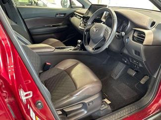 2017 Toyota C-HR - Thumbnail