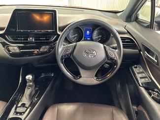 2017 Toyota C-HR - Thumbnail