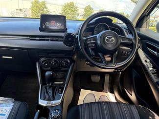 2020 Mazda Mazda2 - Thumbnail