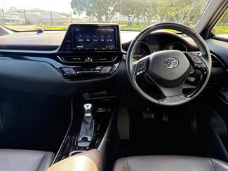 2017 Toyota C-HR - Thumbnail