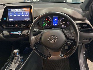 2017 Toyota C-HR - Thumbnail