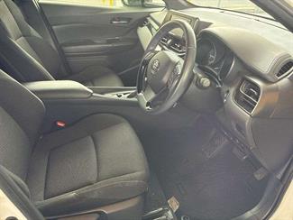 2017 Toyota C-HR - Thumbnail