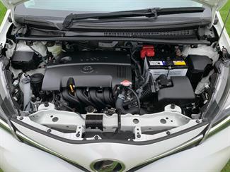 2016 Toyota Vitz - Thumbnail