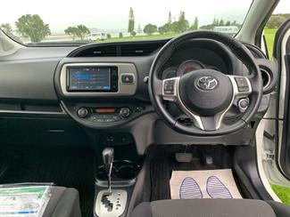 2016 Toyota Vitz - Thumbnail
