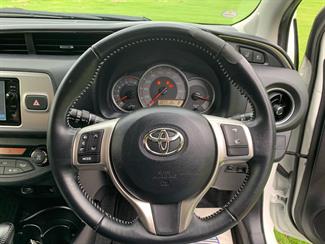 2016 Toyota Vitz - Thumbnail