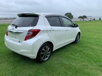 2016 Toyota Vitz - Thumbnail