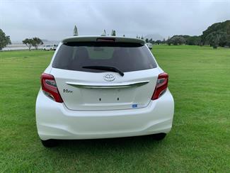 2016 Toyota Vitz - Thumbnail