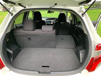 2016 Toyota Vitz - Thumbnail