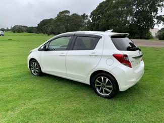2016 Toyota Vitz - Thumbnail