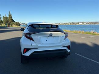 2019 Toyota C-HR - Thumbnail