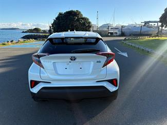 2019 Toyota C-HR - Thumbnail