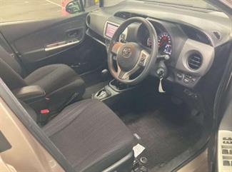 2014 Toyota Vitz - Thumbnail