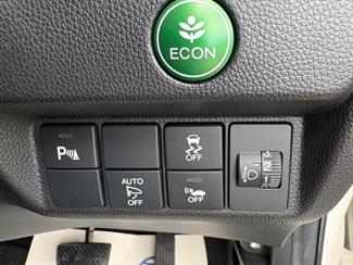 2016 Honda FIT - Thumbnail