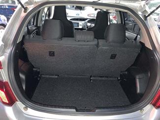 2016 Toyota Vitz - Thumbnail