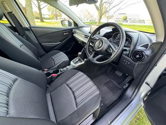2020 Mazda Mazda2 - Thumbnail