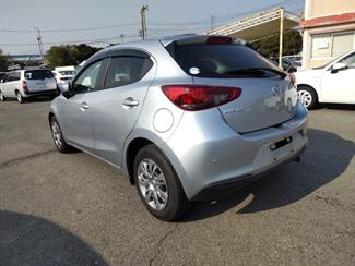 2020 Mazda Mazda2 - Thumbnail