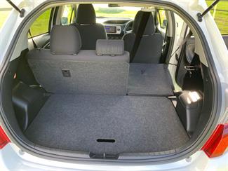 2014 Toyota Vitz - Thumbnail