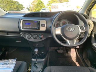 2014 Toyota Vitz - Thumbnail