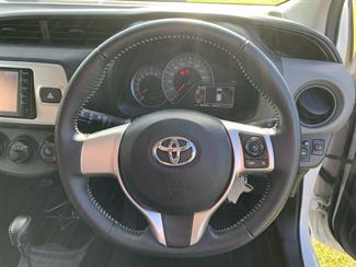2014 Toyota Vitz - Thumbnail