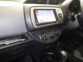 2014 Toyota Vitz - Thumbnail