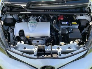 2014 Toyota Vitz - Thumbnail