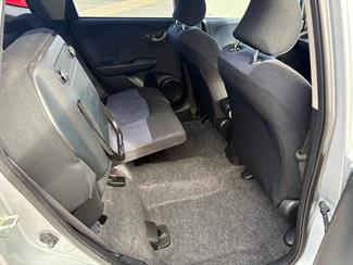 2010 Honda FIT - Thumbnail