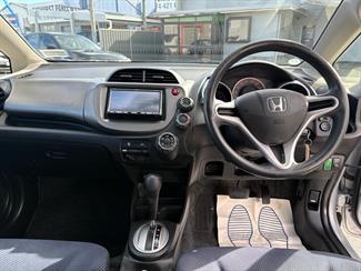 2010 Honda FIT - Thumbnail