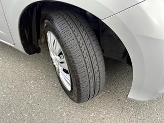 2010 Honda FIT - Thumbnail