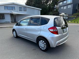 2010 Honda FIT - Thumbnail