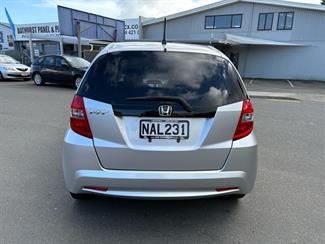 2010 Honda FIT - Thumbnail