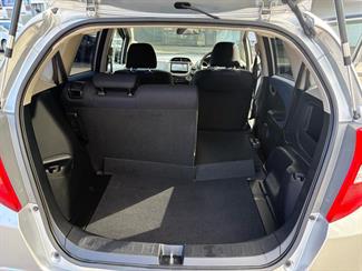 2010 Honda FIT - Thumbnail