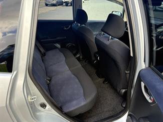 2010 Honda FIT - Thumbnail