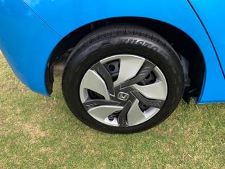 2014 Honda FIT - Thumbnail