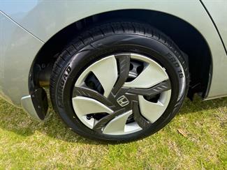 2014 Honda FIT - Thumbnail