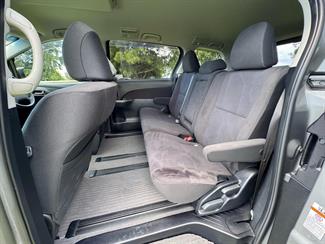 2015 Toyota Estima - Thumbnail