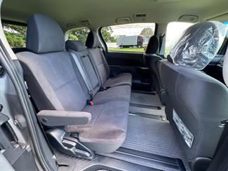 2015 Toyota Estima - Thumbnail