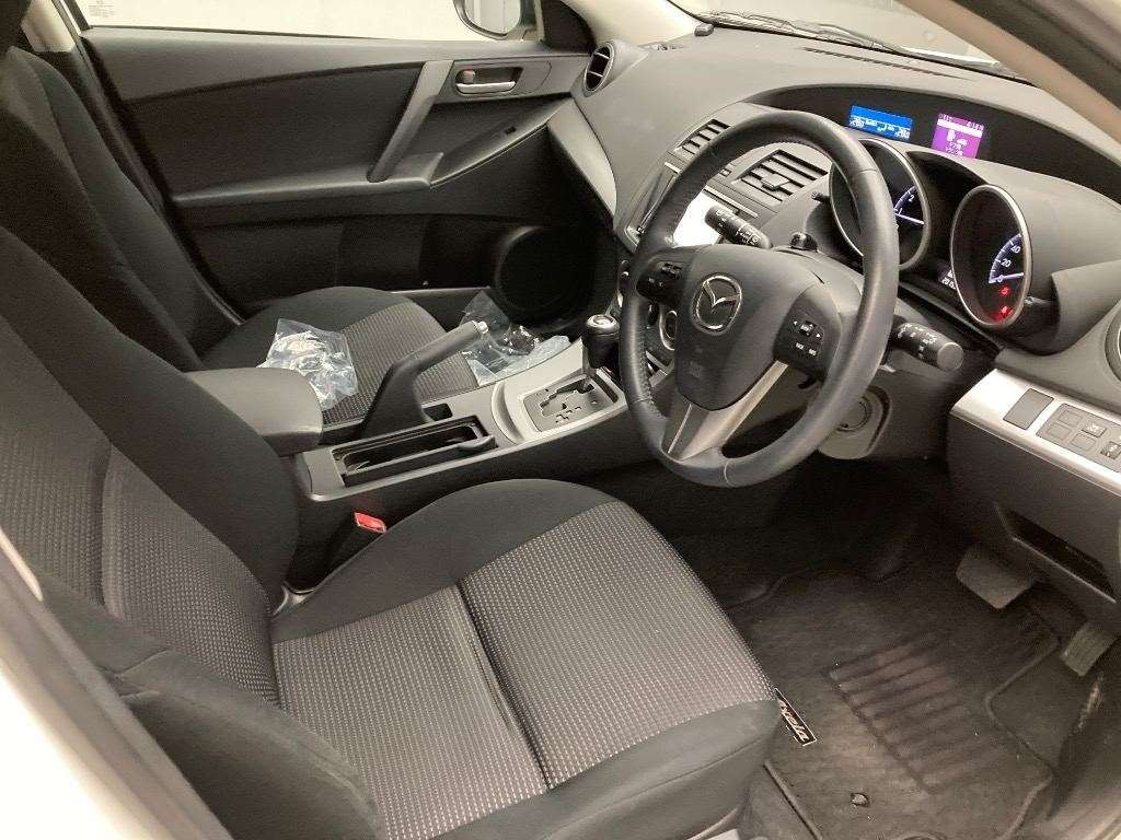 2013 Mazda AXELA