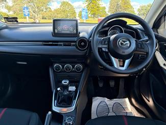2016 Mazda Mazda2 - Thumbnail