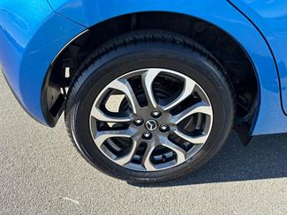 2016 Mazda Mazda2 - Thumbnail