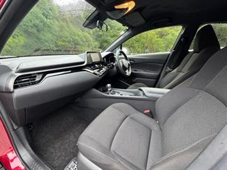 2019 Toyota C-HR - Thumbnail