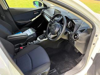 2015 Mazda DEMIO - Thumbnail