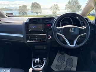 2016 Honda FIT - Thumbnail