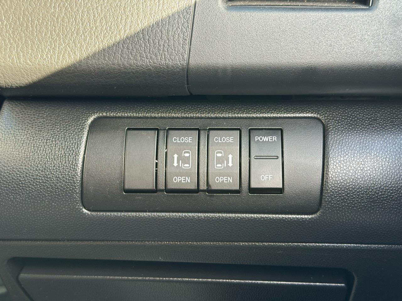 2016 Mazda MPV