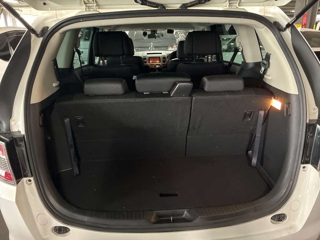 2016 Mazda MPV