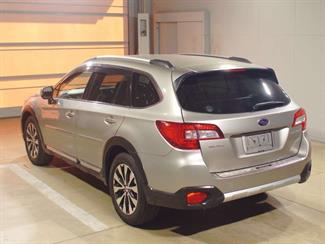 2017 Subaru Outback - Thumbnail